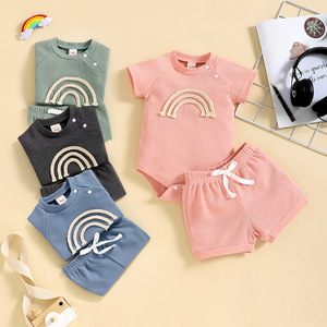 Conjunto de Ropa para Bebé al por Mayor, Camiseta de Manga Corta y Pantalones Cortos con Estampado de Arcoíris Tipo Waffle - Product Image 1