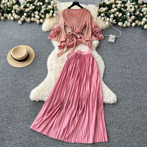 Set Casual da donna tunica con scollo a V Top e vita alta gonne a pieghe 3D Set abbigliamento americano all'ingrosso - Product Image 2