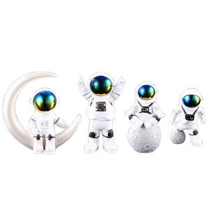 Astronaut Figurine Miniature Resin Craft Desktop Ornament Valentine'S Day Gift - Product Image 5