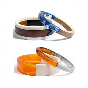 Ensemble de bracelets en résine et bois géométriques de qualité supérieure, unisexe, élégants, orange, bleu, marron, blanc, colorés, bijoux cadeau - Product Image 1