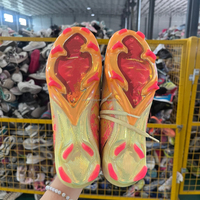 Chaussures de football d'occasion S25-1 en liquidation – Chaussures de seconde main en gros pour femmes – Chaussures de marque d'occasion de haute qualité en balles