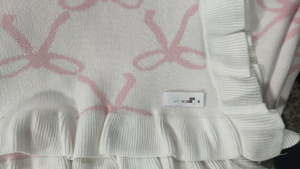 Manta de <span class=keywords><strong>punto</strong></span> <span class=keywords><strong>para</strong></span> bebé personalizada de fábrica, manta de jacquard con volantes y lazo, manta reversible de <span class=keywords><strong>punto</strong></span> 100% algodón con lazo de cinta y volantes - Product Image 3