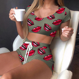 Ensemble de Nuit Sexy Deux Pièces : Haut Court Imprimé à Manches Courtes et Short Taille Haute – Lingerie et Vêtements d'Intérieur - Product Image 3