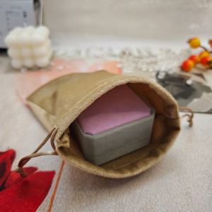 Sac à bijoux en velours de coton imprimé avec logo personnalisé, emballage cadeau en velours doux, pochette à cordon, sac cosmétique à cordon doré - Product Image 1
