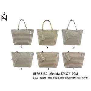 Sac de plage rayé or et argent 57x37x17 cm avec poignées larges et étroites et petit sac assorti - Product Image 1