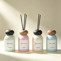 Diffuseur de parfum d'ambiance de luxe en verre carré, liquide rose, bouchon noir, logo personnalisé, marque privée, vente en gros