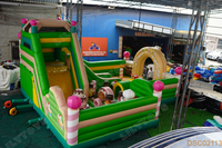 Château gonflable commercial d'extérieur sur le thème des desserts, avec toboggan, pour enfants
