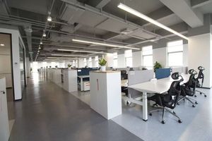 Bureau debout électrique moderne, convertible, réglable en hauteur, autonome, avec contrôleur de mémoire, design modulaire en métal pour le bureau et la maison - Product Image 2