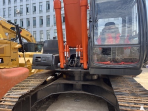 Excavatrice sur chenilles Hitachi ZX220 d'occasion, d'origine japonaise, faible nombre d'heures de fonctionnement, bon état, 22 tonnes, Hitachi ZX220 Digger. - Product Image 5