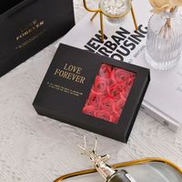 Collier élégant de perles Edison multicolores et pendentif en forme de rose rouge plaqué platine pour femme