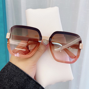 High Value Customized Square Frameless PC Women's <b>Sunglasses</b> UV400 Protection Fashionable Minimalist Gold Transparent - Product Image 3