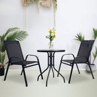 Chaise d'extérieur empilable moderne en tube d'acier noir avec tissu Teslin, design empilable populaire pour jardin, restaurant, salle à manger, rotin