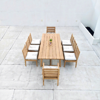 Ensemble de salle à manger extérieur moderne en teck massif résistant aux intempéries, table et chaises résistantes à l'eau, marque Sigma, modèle SGK-260227