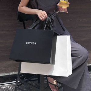 Sacs de courses écologiques et élégants en papier kraft ivoire avec logo personnalisé, sacs fourre-tout cadeaux pour le commerce de détail, adaptés aux sacs à vêtements, pas chers - Product Image 3
