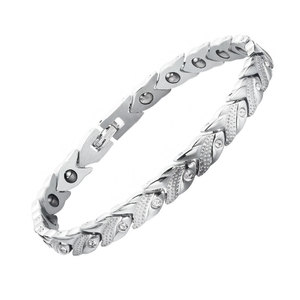 Bracciale Magnetico Unisex alla Moda con Zirconi e Pesciolino Koi, Gioiello Salutare a Ioni Negativi Anti-Fatica Placcato Oro 18K - Product Image 6