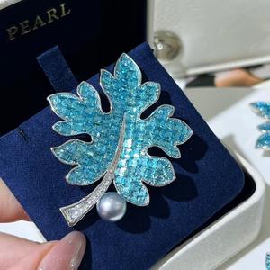 Broche de Cristal Conmemorativo del Año de la Serpiente 2025, Insignia de Flor para el Pecho de Año Nuevo con Diseño de Hoja de Dibujos Animados - Product Image 2