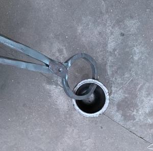 ملقط من الحديد وملقط من الجرافيت بطول من 400 مم إلى 450 مم، يتناسب مع بوتقة الجرافيت والكوارتز بوزن 2 كجم، 1 #   و2 #   بوتقة السيليكون - Product Image 4