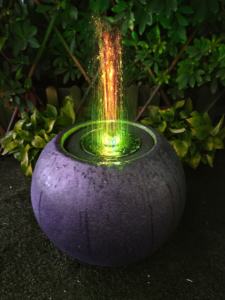 <span class=keywords><strong>Fontaine</strong></span> d'eau <span class=keywords><strong>solaire</strong></span> d'extérieur avec lumières LED colorées, décoration de jardin <span class=keywords><strong>zen</strong></span> moderne, durable et résistante aux intempéries - Product Image 4