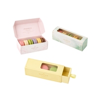 Boîte coulissante personnalisée avec fenêtre transparente pour douze macarons, idéale pour chocolats et macarons faits maison avec logo sur mesure