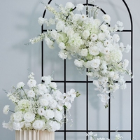 Ensemble de décoration de fond floral blanc pour mariage, chemin de table, centre de table, design de décoration, fleurs de fond