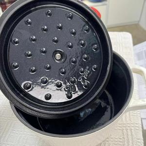 Nuova Pentola in Ghisa Ecologica Antiaderente 22cm per Fornello Universale con Coperchio, Casseruola per Stufati e Cottura in Argilla - Product Image 2