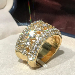 Anello da Uomo con Texture Metallica, Accessorio di Moda - Product Image 3