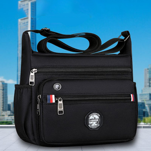 Bolso de hombro de gran capacidad para hombre con múltiples bolsillos y tela Oxford para viajes de negocios y uso diario - Product Image 1