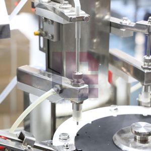 Machine de remplissage et de scellage de liquide de seringue entièrement automatique pour la toxine botulique d'<span class=keywords><strong>acide</strong></span> <span class=keywords><strong>hyaluronique</strong></span> - Product Image 4