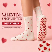 Chaussettes de Pilates antidérapantes en coton avec motif cœur de la Saint-Valentin, personnalisables, avec grip en silicone, pour le yoga, vente en gros, logo OEM personnalisé, en vrac