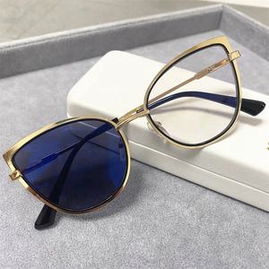 Nouvelles Lunettes Femme 2024 Photochromiques Anti-reflet en Alliage, Monture Œil de Chat Argent Or Noir avec Charnière à Ressort, Verres <span class=keywords><strong>Photogray</strong></span> 2026 - Product Image 1