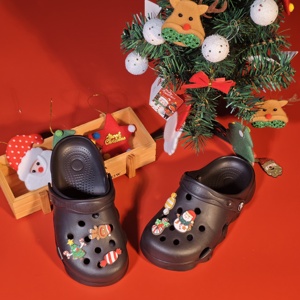 Vente en gros de <span class=keywords><strong>pantoufles</strong></span> imprimées de Noël antidérapantes pour enfants garçons et filles sandales plates d'été mignonnes chaussures de jardin d'hiver - Product Image 2