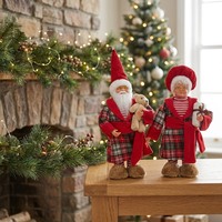 Ensemble de figurines M. et Mme Père Noël, poupées de Noël en couple, figurines debout de Père Noël et de Mme Père Noël, figurines de Père Noël à carreaux