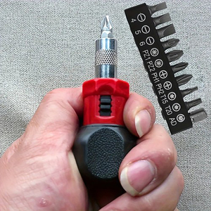 Mini kit d'outils à main multifonctionnel : grattoir et tournevis réversibles en acier, action rapide et variété de broches, durable - Product Image 2