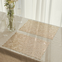 Napperons classiques en PVC durable feuilles d'or carrées pour aliments napperons isolants thermiques creux pour hôtel restaurant classique
