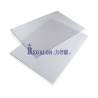 Plaque en polycarbonate durable anti-UV, panneau solide transparent pour usage extérieur avec surface brillante