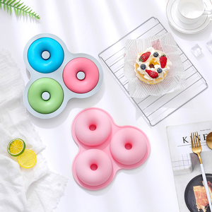 Stampo per Ciambelle in Silicone Antiaderente a 3 Cavità Senza BPA Teglia per Torte Biscotti Bagel Vassoio Decorativo per Cottura Fai-da-Te - Product Image 3