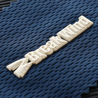 Étiquettes en silicone caoutchouté 3D découpées au laser sur mesure, motifs en relief pour vêtements et vêtements de sport