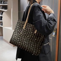 Cuir synthétique PU gaufré imprimé grain de crocodile en pierre vintage pour chaussures sacs à décorer