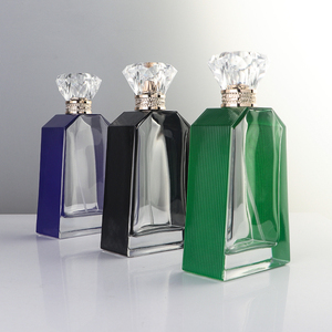Flacon <span class=keywords><strong>de</strong></span> <span class=keywords><strong>parfum</strong></span> coloré <span class=keywords><strong>de</strong></span> 100 ml, style moderne et élégant, bleu cobalt, formes <span class=keywords><strong>de</strong></span> parfums uniques, flacon en verre avec couvercle en cristal en forme <span class=keywords><strong>de</strong></span> couronne - Product Image 2