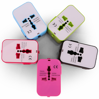Mini adaptateur de voyage universel avec prise 6A 1 USB 1A + 1 Type-C 2.4A 100-250V pour ordinateur portable et appareil photo, léger