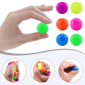 ลูกบอลบีบคลายเครียด TPR รูปทรงรังผึ้ง เด้งดึ๋ง นุ่ม ยืดหยุ่น ติดผนังได้ ลอยน้ำได้ ของเล่นฟิดเจ็ต - Product Image 2