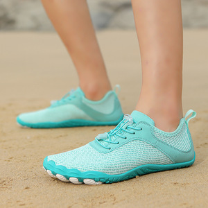 Zapatos de Agua de Secado Rápido Color Verde Menta con Suela de Ranura Profunda para Snorkel y Camping - Product Image 1