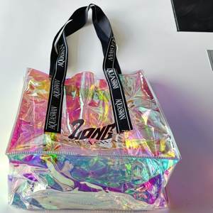 Logo personnalisé femmes arc-en-ciel holographique Laser PVC plage sac fourre-tout avec poignée en corde épaisse - Product Image 4