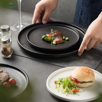 Assiette à steak en porcelaine noire mate personnalisée avec logo, marque privée, vente en gros, qualité commerciale, plat de service pour hôtels et traiteurs