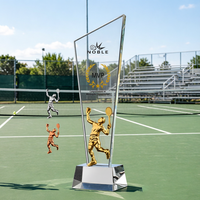 Trophée personnalisé en verre optique et métal avec logo gravé pour les sports de basketball et de football – Récompenses Nobles