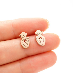 Gros fête des mères Thanksgiving coeur accessoires boucles d'oreilles en acier inoxydable niche maman tient bébé boucles d'oreilles cadeaux pour les femmes - Product Image 4