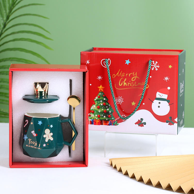 ถ้วยประดับเพชรสำหรับเทศกาลคริสต์มาสกล่องของขวัญสีเขียวปกและช้อน