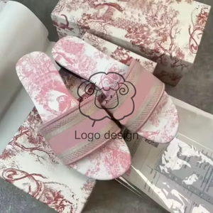 Sandales de luxe pour femmes 2026, de marque célèbre, antidérapantes et respirantes, avec logo, pour l'été, semelle intérieure en PU - Product Image 1