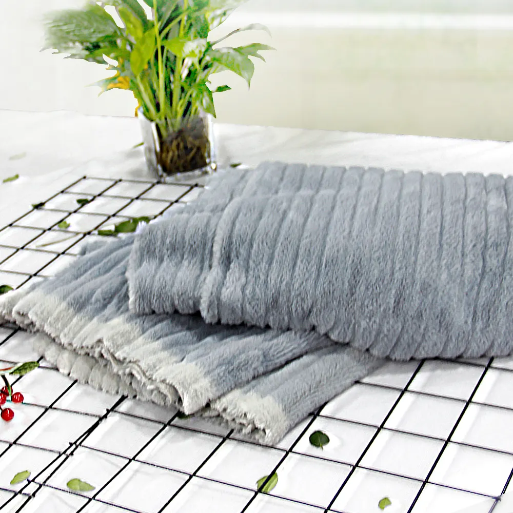 फैक्टरी बुनाई खिलौने सोफे के लिए 100% पॉलिएस्टर खरगोश अशुद्ध फर कपड़े कोट और कंबल
