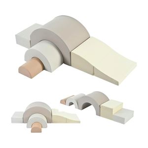 Set de Juego Arcoíris de Fábrica Indonesia, Juguetes de Escalada Suaves para Niños Pequeños con Tobogán Plegable - Product Image 1